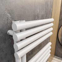 Elektrischer Handtuchheizkörper ROUND ALRONA Weiß 50 x 140 cm steckerfertig inkl. WLAN-Heizstab Smart 600 W befüllt