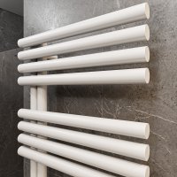 Elektrischer Handtuchheizkörper ROUND ALRONA Weiß 50 x 140 cm steckerfertig inkl. WLAN-Heizstab Smart 600 W befüllt