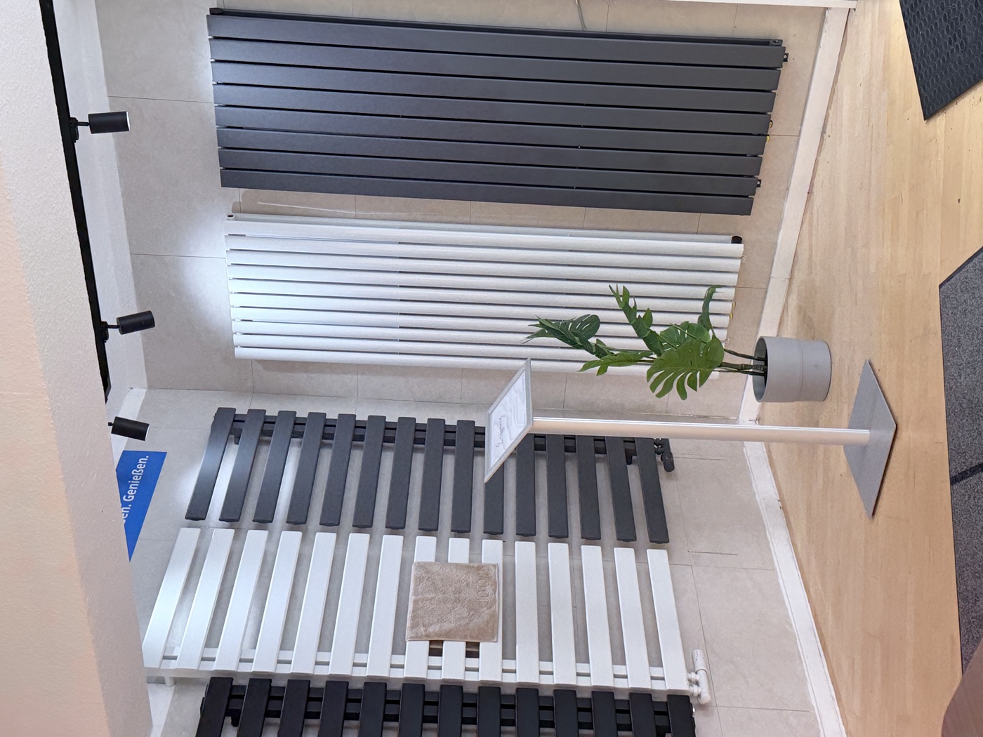 Ausstellung verschiedener Design-Heizkörper im Showroom von Design Heizungen